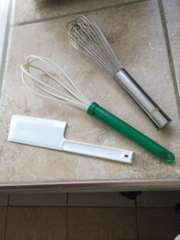 135 Plastic cake cutter with 2 Chrome whisks $10.00