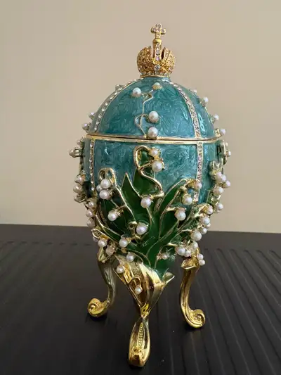 This beautiful little jewellery box would make a perfect gift! 6” tall