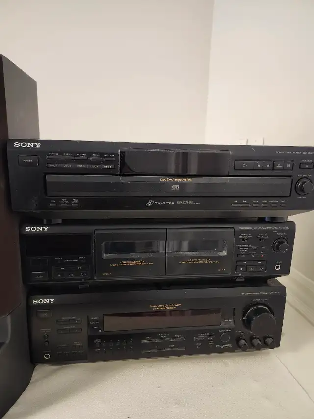 Sony 5-Speaker Home Theatre and Stereo System in Stereo Systems & Home Theatre in City of Toronto - Image 6