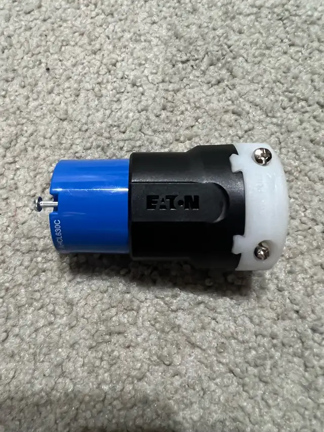 Eaton Heavy Duty Nylon Locking Connector - 30- Amps-250-V for RV in Electrical in Gatineau - Image 4