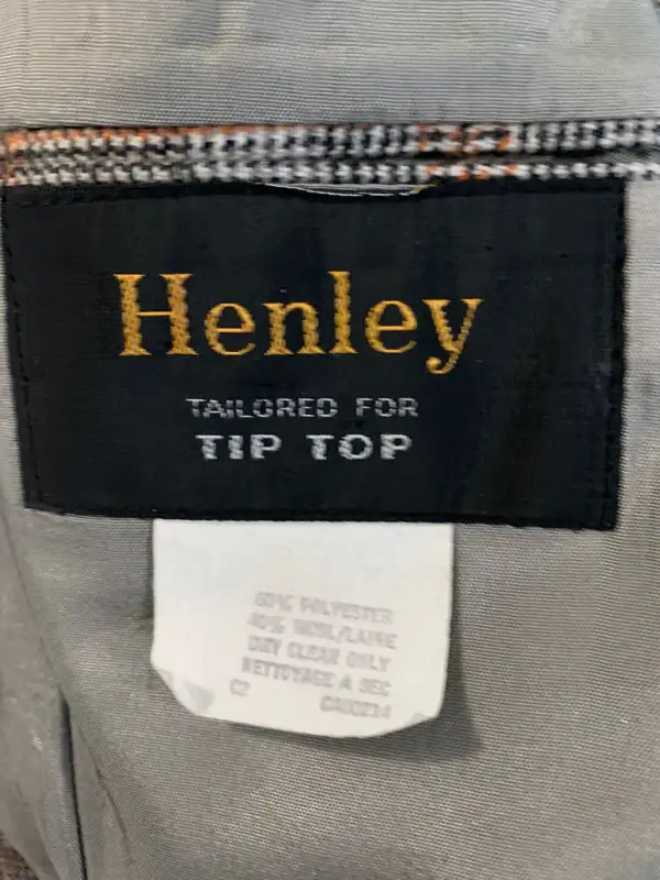 3 PCE Suit by Henley Excellent condition great for Prom Grad in Men's in Oshawa / Durham Region - Image 11