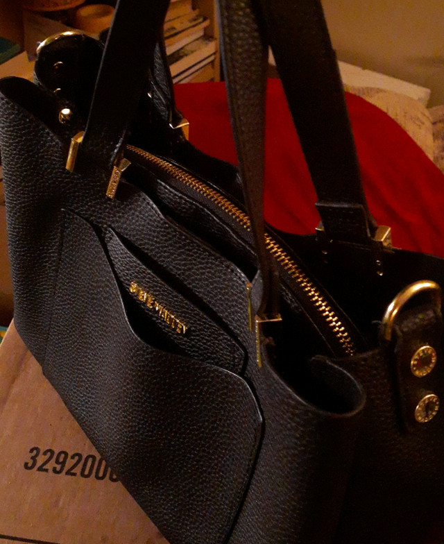 Original Steve Madden  black leather handbag in Women's - Bags & Wallets in Gatineau - Image 2