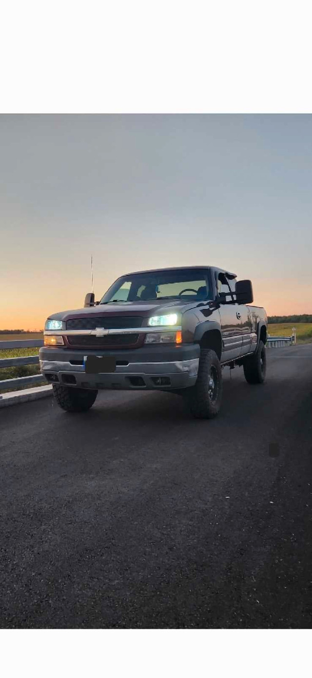 2003 silverado 2500hd in Cars & Trucks in Kingston