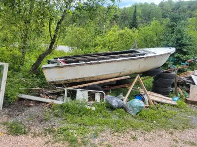 Got it as a project to fix the transom, ever got around to it. I still don't have the time to fix it...