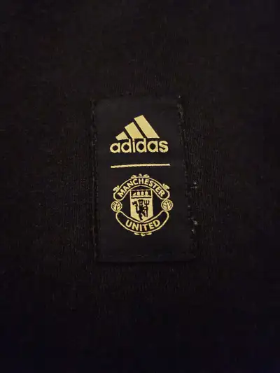 2022/23 Manchester United sweatshirt in Like new condition in XXL,fits oversized XL as well Used and...