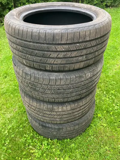 4 Pneus d’été 225/50/17 Michelin Defender Pneus de très haute qualité ! Excellent État Usure @ 7-8/3...