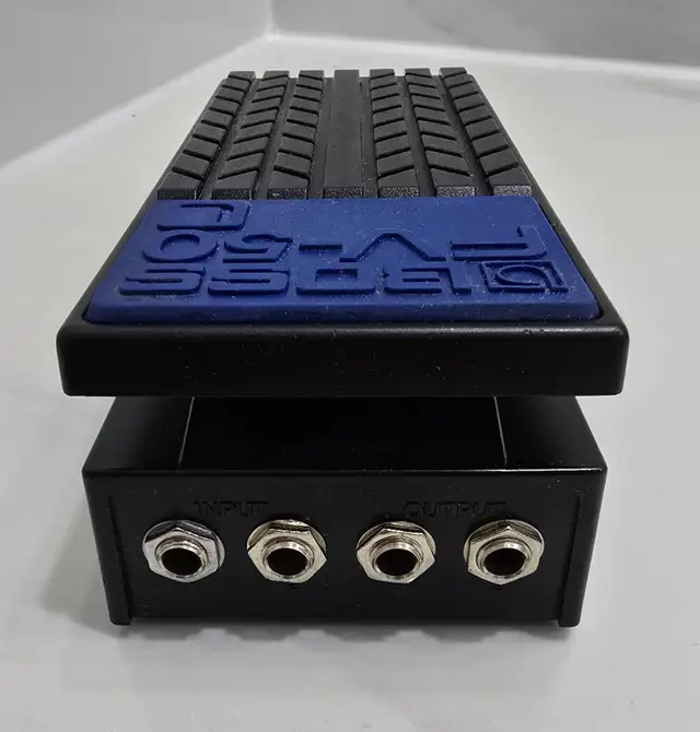 BOSS FV-50L Stereo Volume Pedal in Amps & Pedals in Mississauga / Peel Region - Image 2