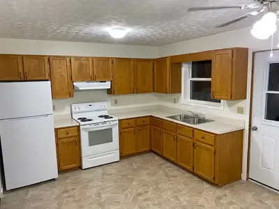 Rothesay: 3 bedroom apartment for rent. Top floor of a two level home. Approx. 1000 square feet. Fri...