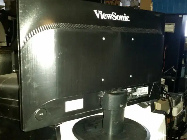 Viewsonic VA2055SM 20" Widescreen LED LCD Monitor $50 ViewSonic in Other in City of Montréal - Image 6