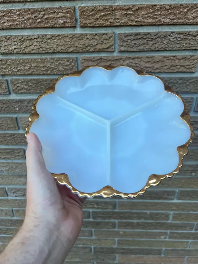 Milk Glass Divided Serving Dish525760278509004802
