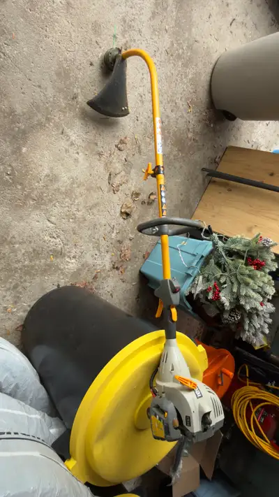 Lightly used weed trimmer. Last used about 8 years ago. Will require a tune up.