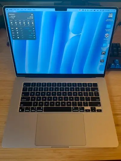 Mint condition like new, absolutely no scratches or dings anywhere. M2 processor, large 15 inch Liqu...