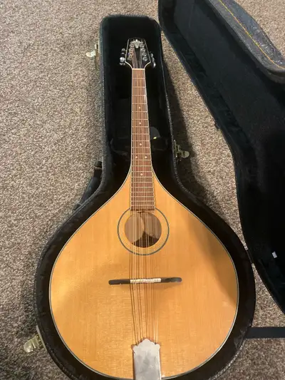 Trinity College Octave Mandoline. Excellent condition. Newly strung. Barely played. Small surface cr...