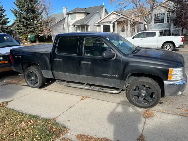 2012 Chev Silverado 1500 Crew Cab 4 X 4 in Cars & Trucks in Calgary - Image 2