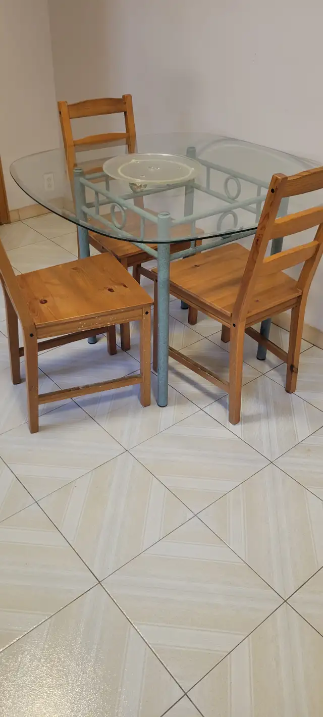 5 piece, BREAKFAST IN/OUTDOOR GLASS DINNING TABLE AND 4 CHAIRS I