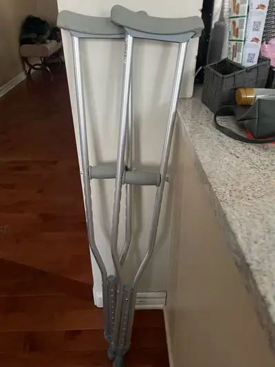 crutches - pick up in Barrhaven , View more