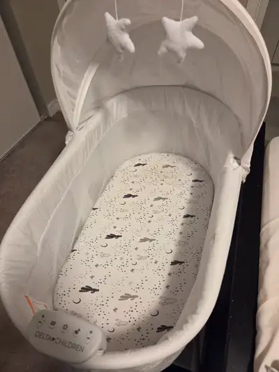 Delta Children Soothing Dreams Deluxe Rocking Bassinet $60 OBO!!, View more