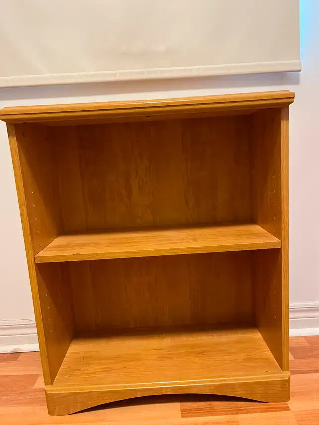 Small bookcase, display case or night stand in Bookcases & Shelving Units in Markham / York Region - Image 2