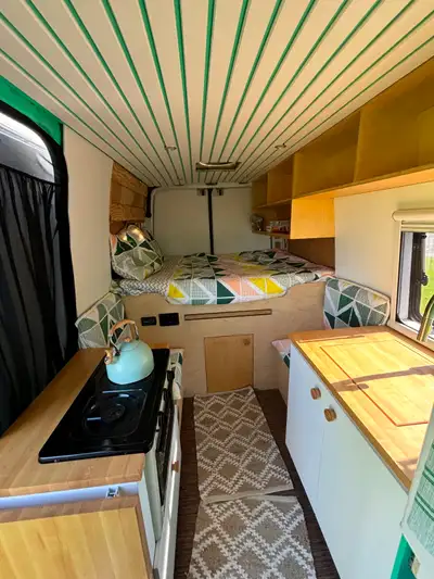 Van aménagée prête pour l’aventure — construite avec soin, pensée pour voyager longtemps Après 4 ann...