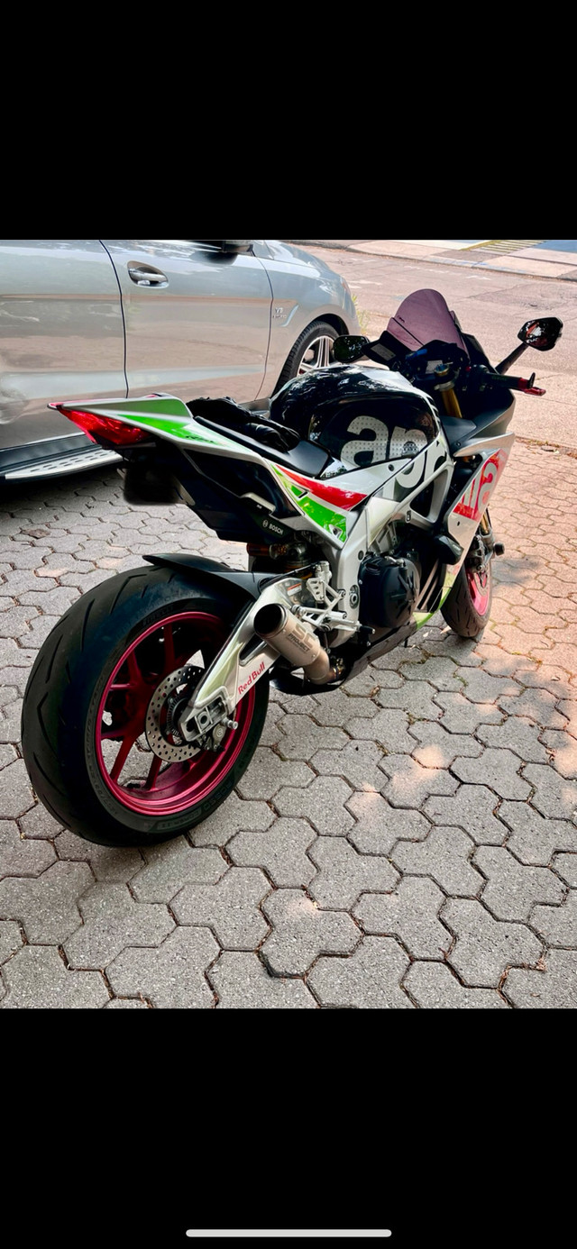 2017 Aprilia RSV4 RF in Sport Bikes in City of Toronto - Image 2