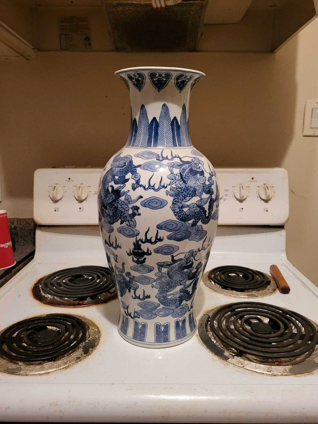Chinese vases in Arts & Collectibles in Cornwall