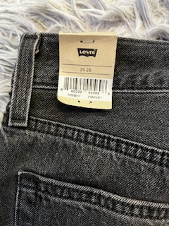 Levi's 501 High Rise Cropped Jeans. NEW in Women's - Bottoms in City of Toronto - Image 7