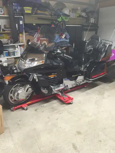 1999 Honda Goldwing has 124000km Rear adjustable air shocks Cruise control Back rest for driver On b...