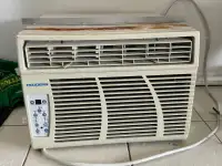 Air Climatisé (10 000 btu) pour fenêtre 