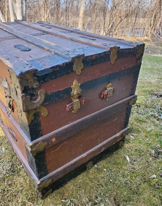 Antique travel trunk in Arts & Collectibles in Kawartha Lakes - Image 3