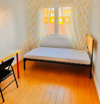 York University Village Room Rental For Female Student Only