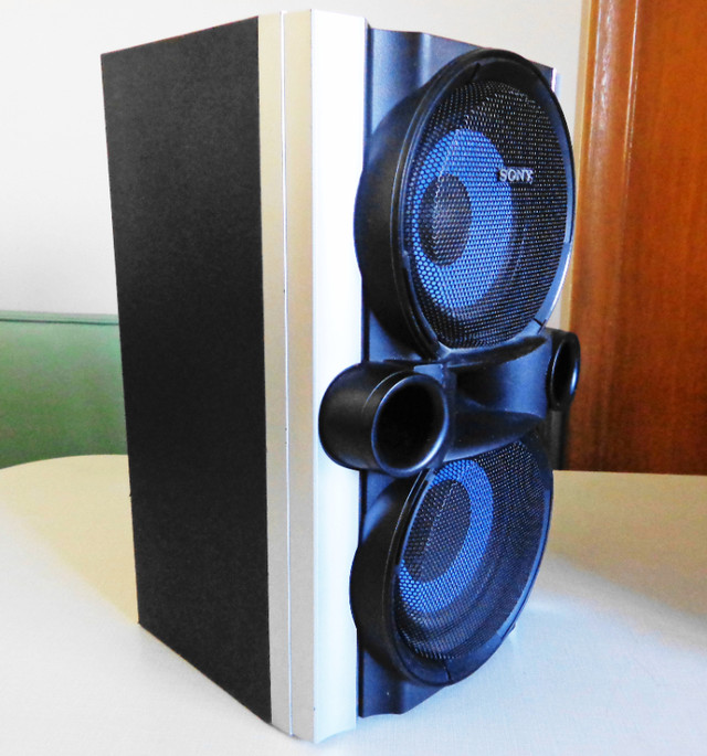 SONY SS - EC77 BOOKSHELF HIFI SPEAKER SET in Speakers in Guelph - Image 2