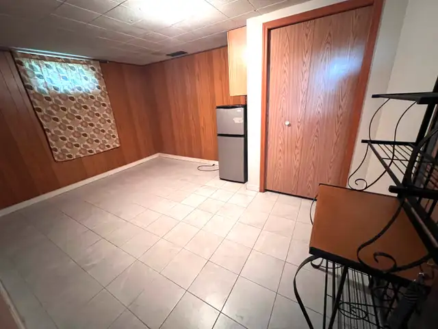  Room for rent in Center St Available.628637770709791219