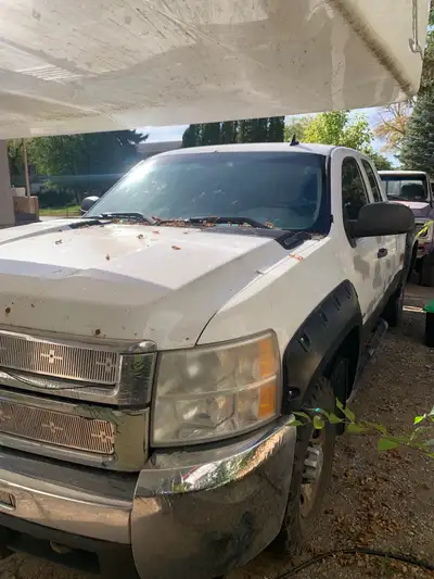 Used to be a Bell fleet truck 2010 Chevy 2500 HD 4X4 6.0 engine Automatic New windshield 5 New BF Go...