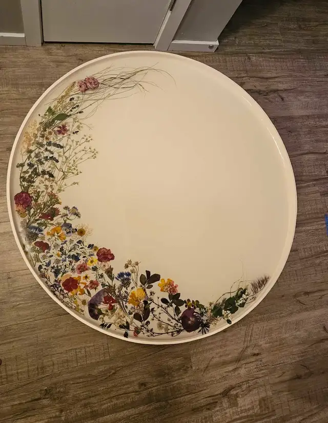 Heirloom Botanical Round Table63234807082627122
