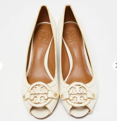 Brand: Tory Burch Boasting the signature double "T" logo With original box, outlining shoe details D...