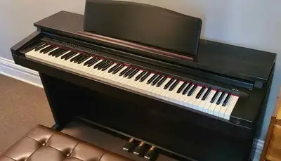 Roland HP-230 Fonctionne bien 88 touches lourdes. Prise pour écouteurs Pédales integré Banc $550 pri...