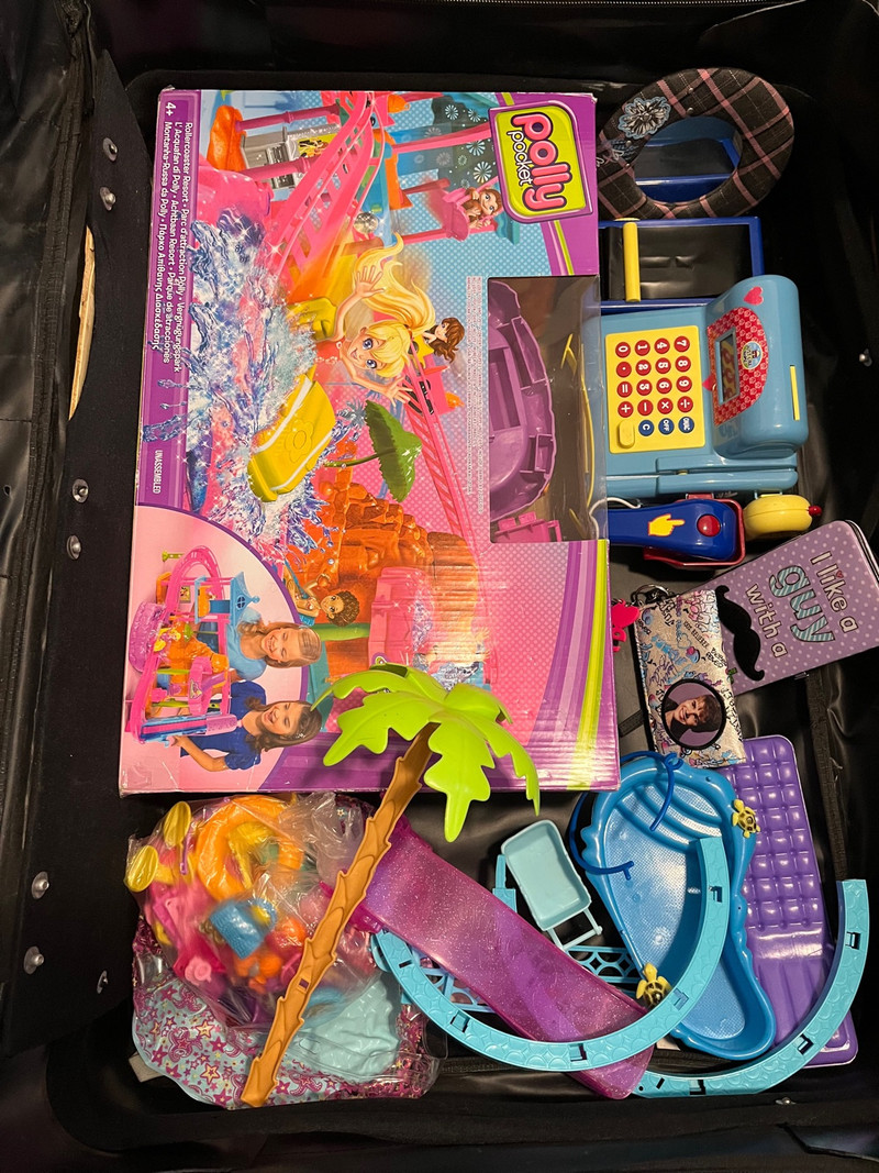 There are many toys, clothes and accessories for kids and youth