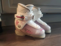 Delbello kids ski boots. Size 16.5 mondo us 8