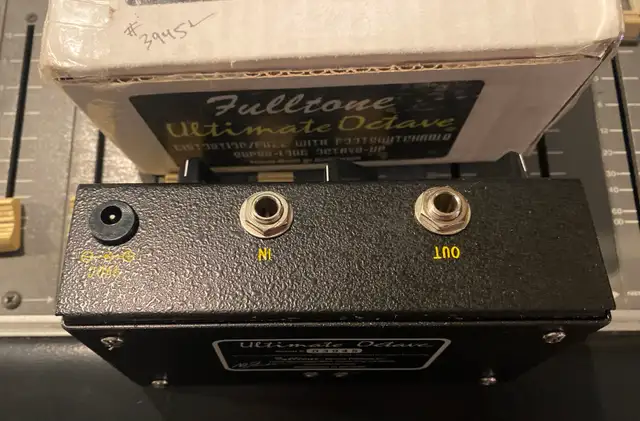 Fulltone Ultimate Octave Fuzz Pedal w/ box in Amps & Pedals in City of Toronto - Image 4