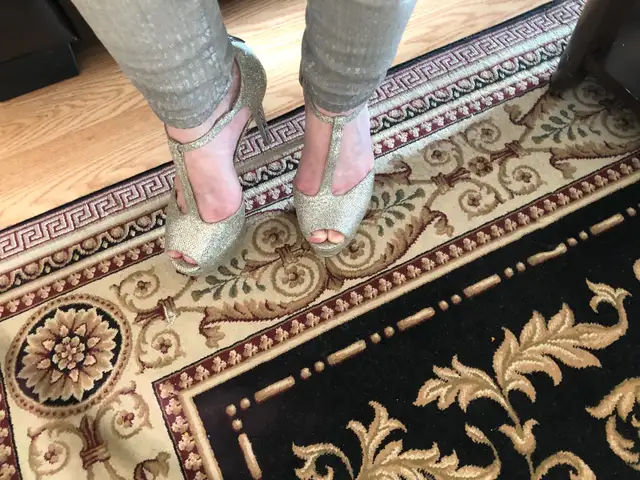 Women’s high heel sandals in Women's - Shoes in Edmonton - Image 9