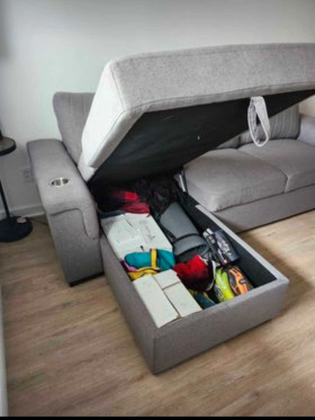 Sofa sectionnel gris dans Sofas et futons  à Laval/Rive Nord - Image 3