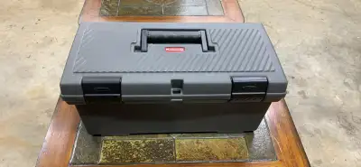 Rubbermaid plastic tool box in good condition
