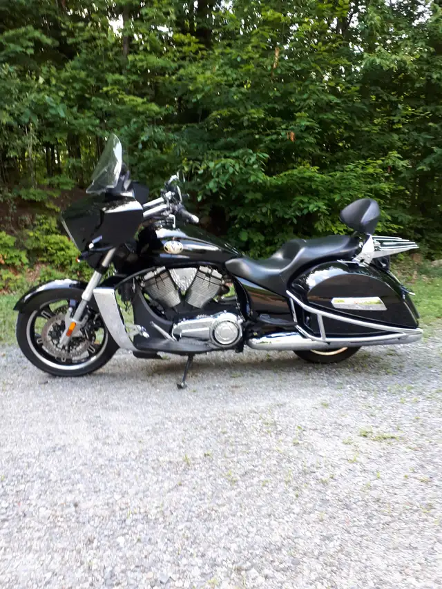 2011 Victory Cross Country in Street, Cruisers & Choppers in Gatineau - Image 4