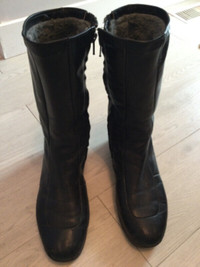 ‘Contura’ Lined Zippered Leather Boots, size 8.5.