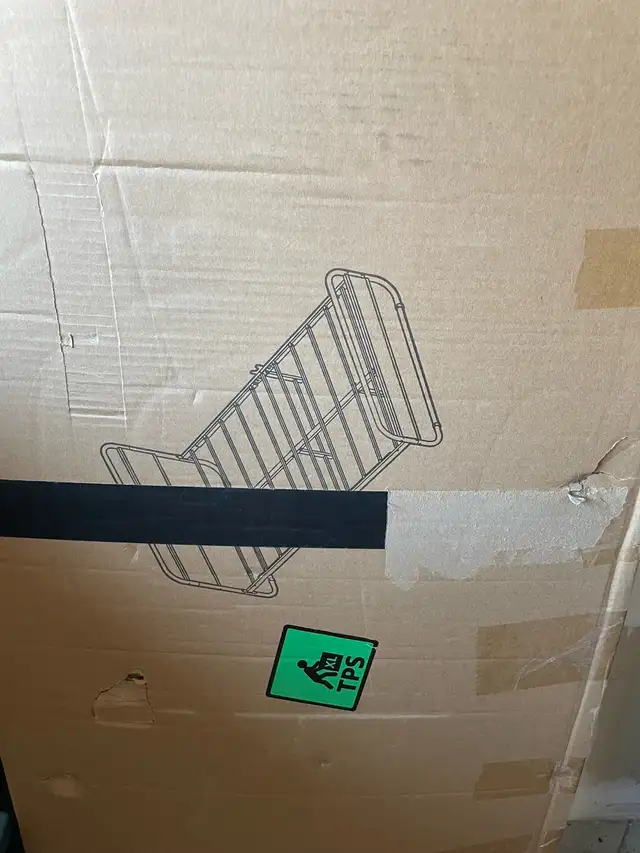 Queen size metal bad frame in Beds & Mattresses in Cambridge - Image 3