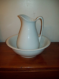 White Antique basin and pitcher set