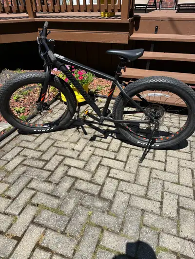 Vélo à pneus surdimensionnés Northrock, View more