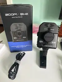 Q2N 4K professional mic and camera
