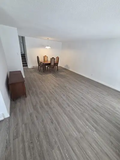 2 Bedroom detached backsplit house for rent in Elliot Lake located in new subdivision freshly painte...