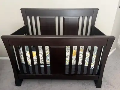 College Woodwork Kendra Crib - Java -Nature's Best 2.0 Mattress (No stains or damage. Excellent cond...